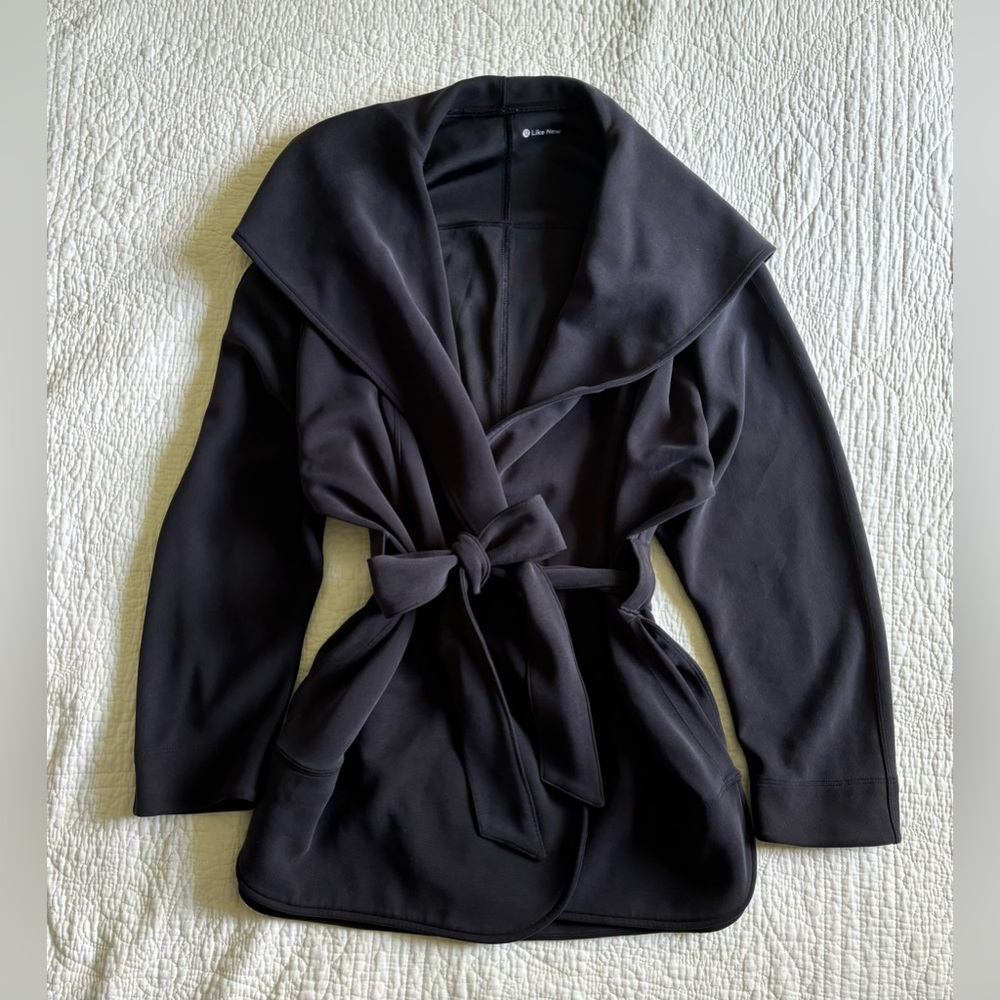Lululemon softstreme belted wrap